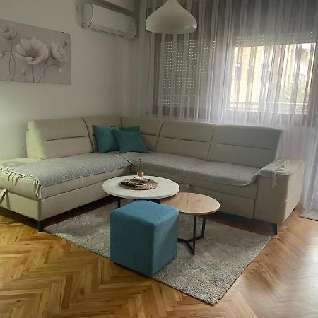 Ferienwohnung Modern Reality Kumanovo Exterior foto